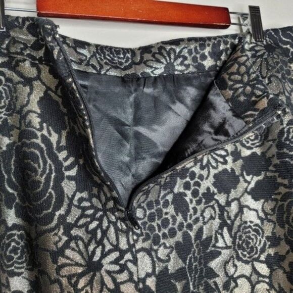 Forever 21+ 1X Black Gold Floral Skirt – Plus Size Skater Silhouette - Picture 8 of 12